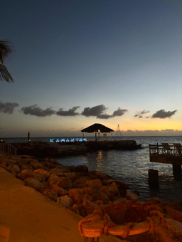 Karakter Beachclub op Curaçao in de avond