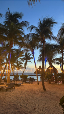Mambo Beach op Curaçao in de avond